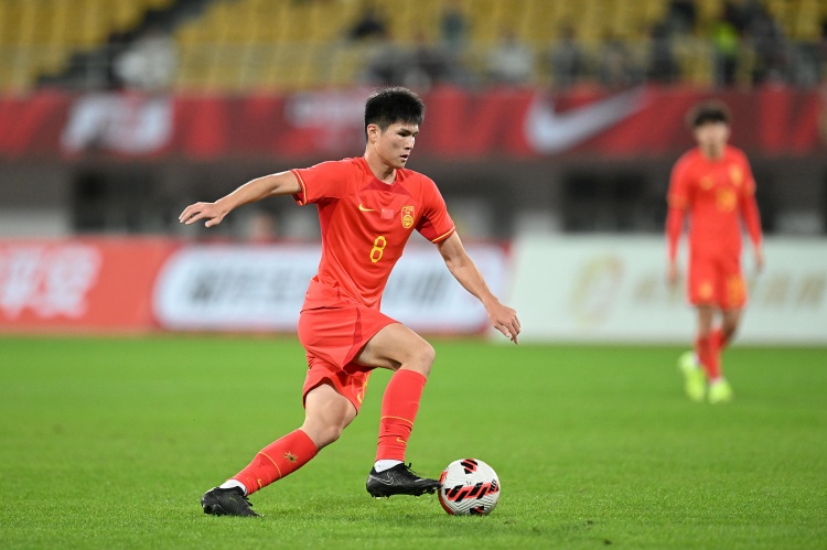 开云体育官方网-媒体人:陈泽仕是这届国青最好的中场,身材高大而且全能